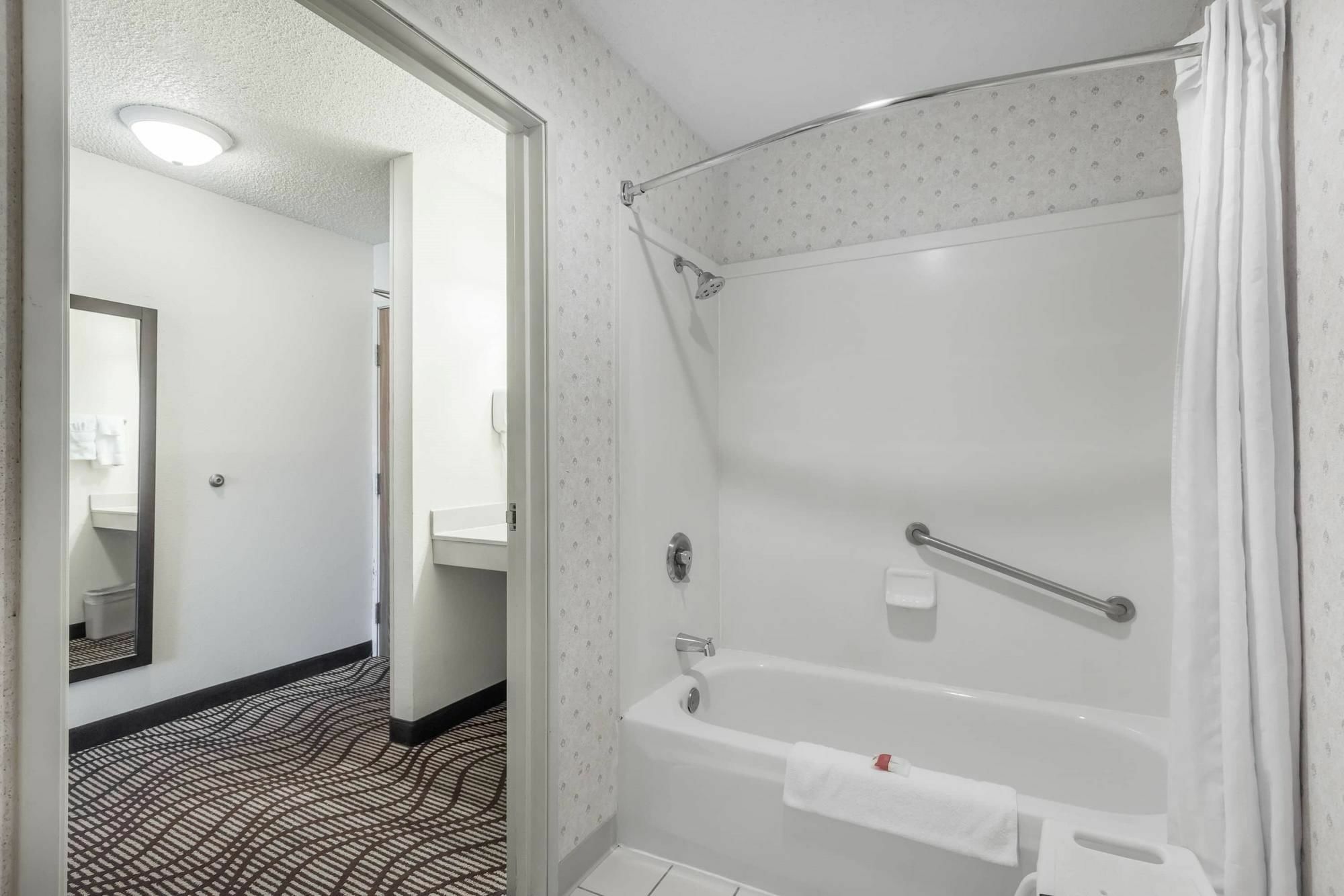 Ramada By Wyndham Coeur D'Alene Otel Dış mekan fotoğraf